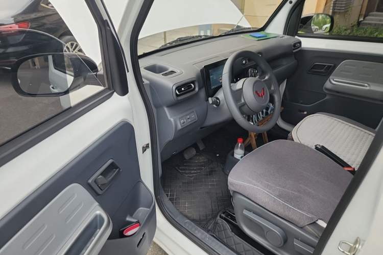 Used Wuling Zhiguang New Energy 2025 Model 305km Ambitious Edition Driver Seat