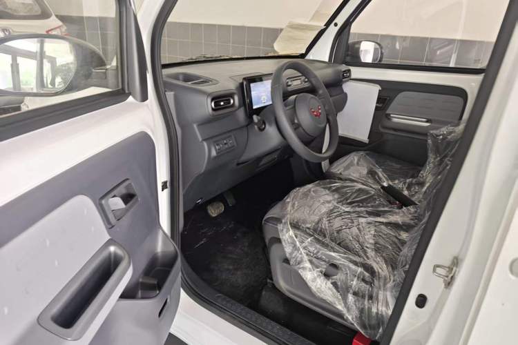 Used Wuling Zhiguang New Energy 2025 Model 305km Ambitious Edition Driver Seat