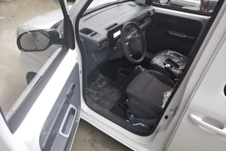 Used Wuling Zhiguang New Energy 2025 Standard Model Driver Seat