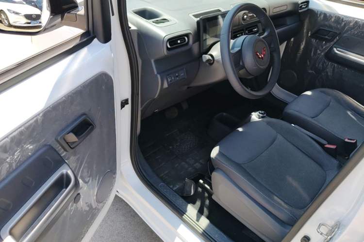 Used Wuling Zhiguang New Energy 2025 Standard Model Driver Seat
