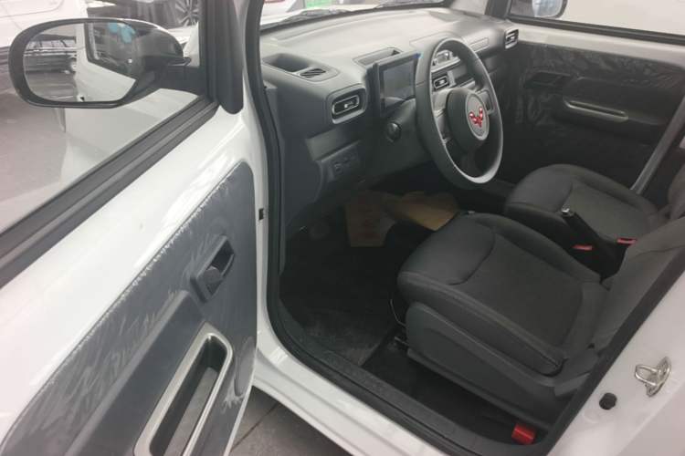 Used Wuling Zhiguang New Energy 2025 Standard Model Driver Seat