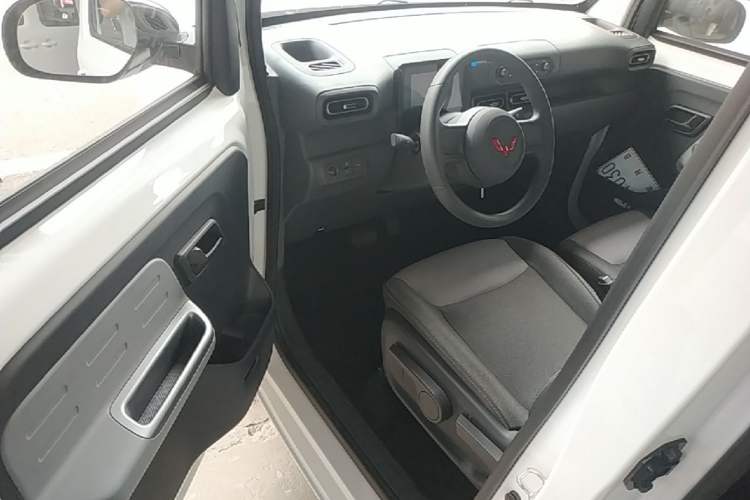 Used Wuling Zhiguang New Energy 2025 Model 305km Ambitious Edition Driver Seat