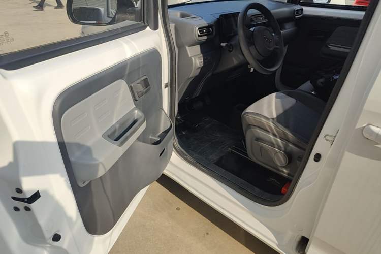 Used Wuling Zhiguang New Energy 2025 Model 305km Ambitious Edition Driver Seat
