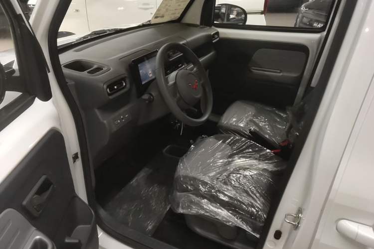 Used Wuling Zhiguang New Energy 2025 Model 305km Ambitious Edition Driver Seat