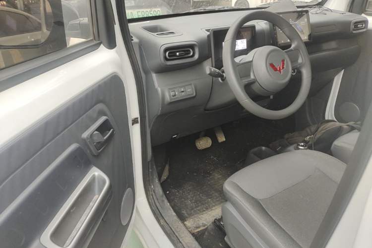 Used Wuling Zhiguang New Energy 2025 Standard Model Driver Seat