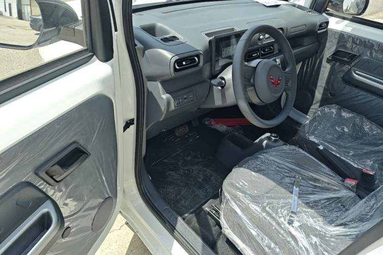 Used Wuling Zhiguang New Energy 2025 Standard Model Driver Seat