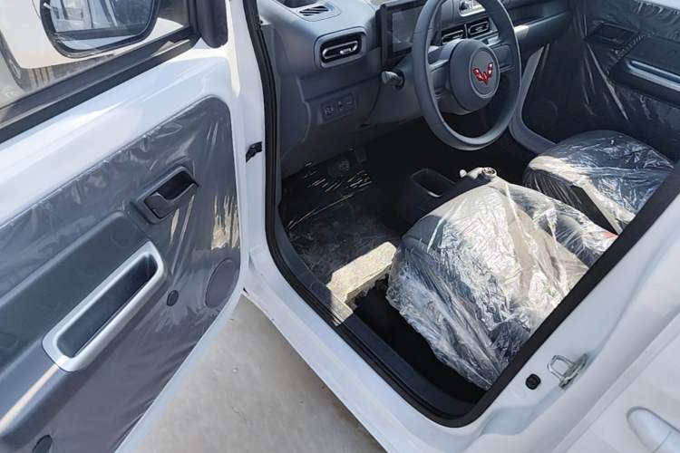 Used Wuling Zhiguang New Energy 2025 Standard Model Driver Seat