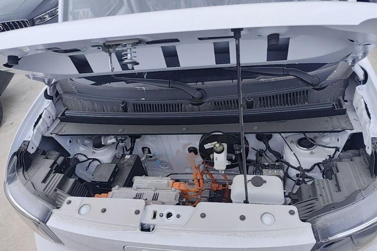 Used Wuling Zhiguang New Energy 2025 Standard Model Engine Bay