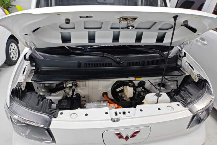 Used Wuling Zhiguang New Energy 2025 Standard Model Engine Bay