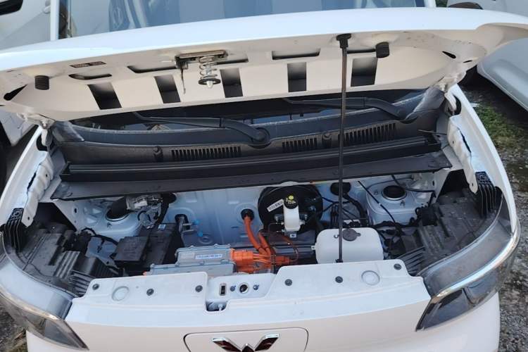 Used Wuling Zhiguang New Energy 2025 Model 305km Ambitious Edition Engine Bay