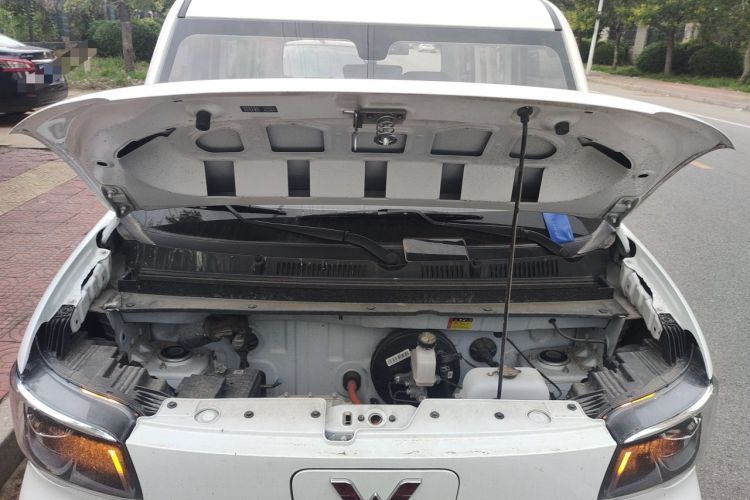 Used Wuling Zhiguang New Energy 2025 Standard Model Engine Bay