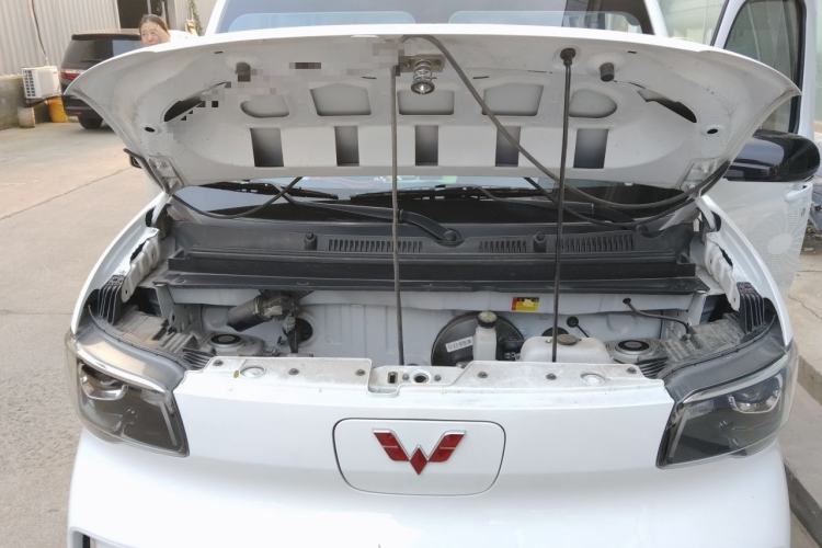 Used Wuling Zhiguang New Energy 2025 Standard Model Engine Bay