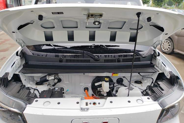 Used Wuling Zhiguang New Energy 2025 Model 305km Ambitious Edition Engine Bay