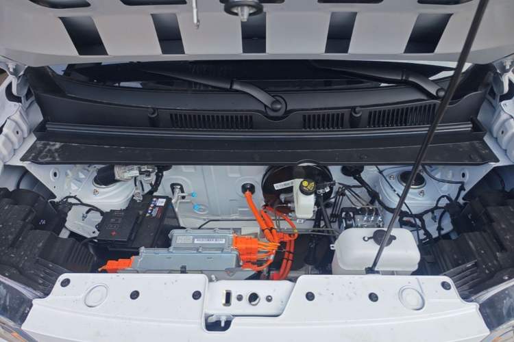Used Wuling Zhiguang New Energy 2025 Model 305km Ambitious Edition Engine Bay