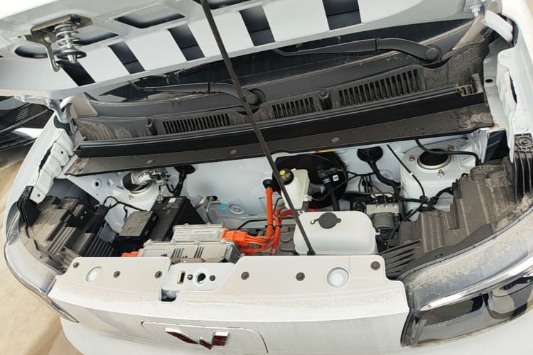 Used Wuling Zhiguang New Energy 2025 Standard Model Engine Bay