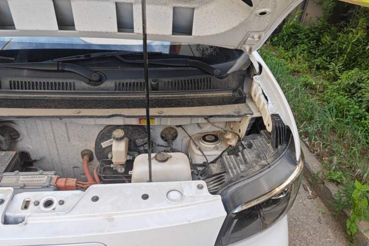 Used Wuling Zhiguang New Energy 2025 Model 305km Ambitious Edition Engine Bay Left