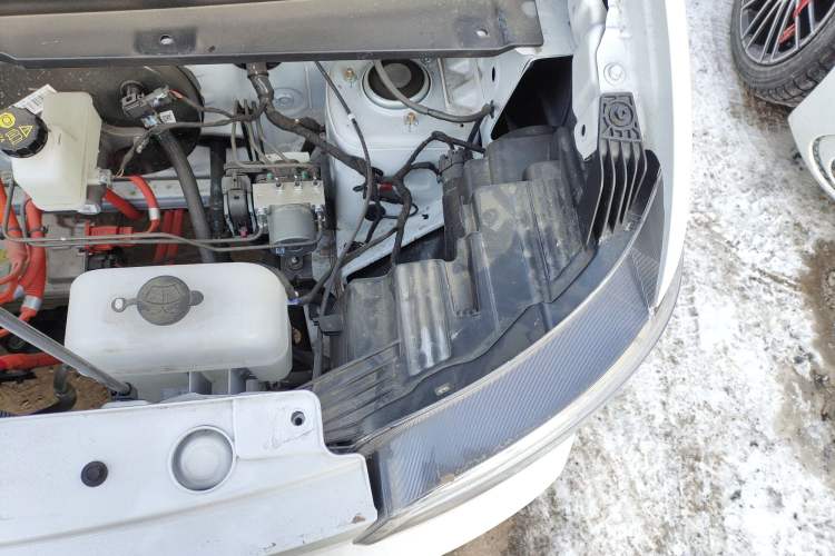 Used Wuling Zhiguang New Energy 2025 Model 305km Ambitious Edition Engine Bay Left