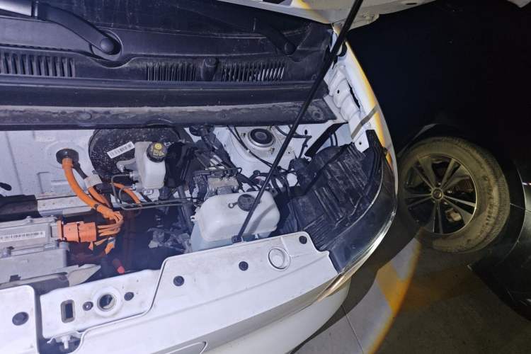 Used Wuling Zhiguang New Energy 2025 Model 305km Ambitious Edition Engine Bay Left