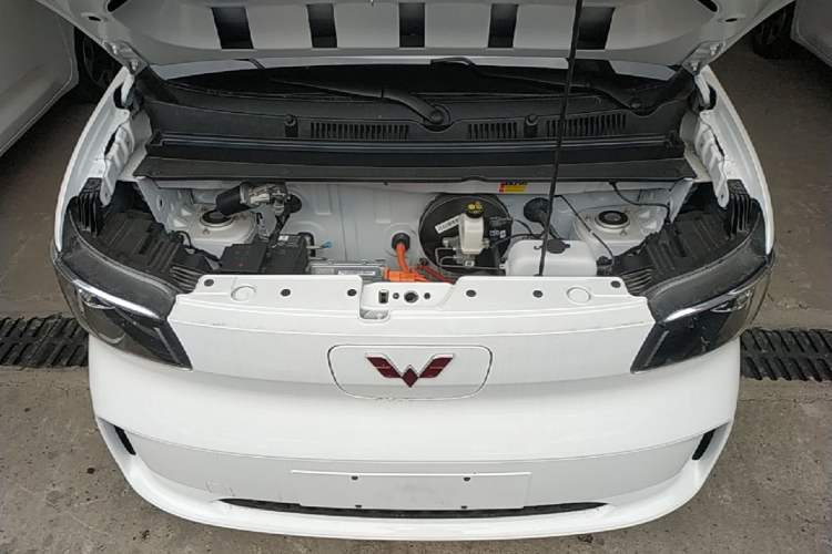 Used Wuling Zhiguang New Energy 2025 Model 305km Ambitious Edition Engine Bay