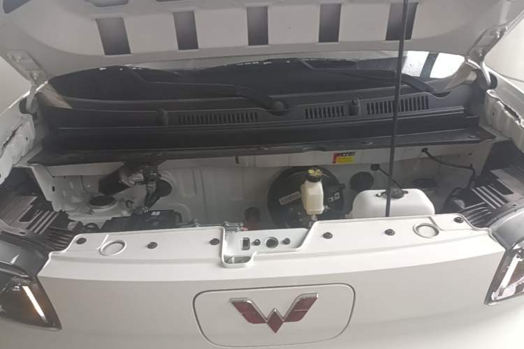 Used Wuling Zhiguang New Energy 2025 Model 305km Ambitious Edition Engine Bay