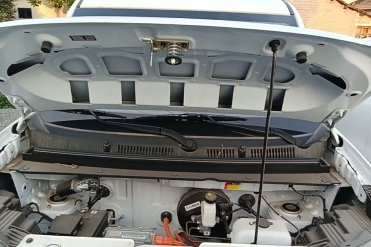 Used Wuling Zhiguang New Energy 2025 Model 305km Ambitious Edition Engine Bay