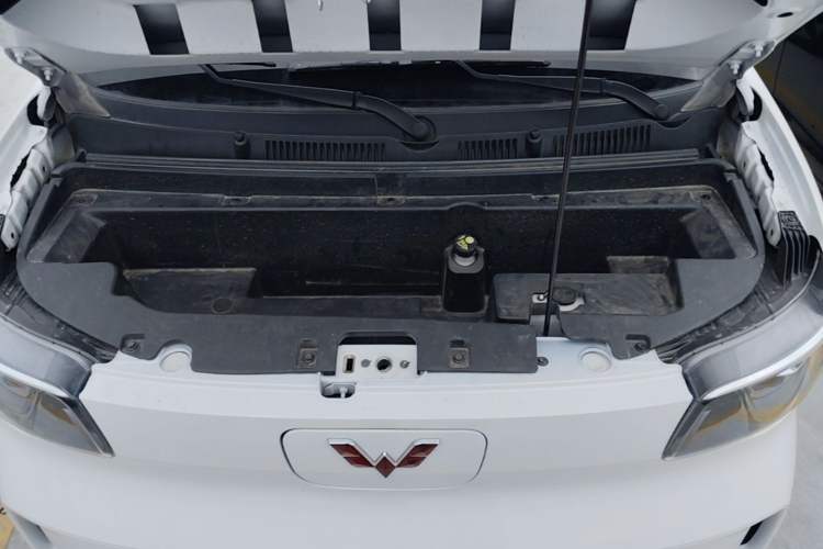 Used Wuling Zhiguang New Energy 2025 Model 305km Ambitious Edition Engine Bay