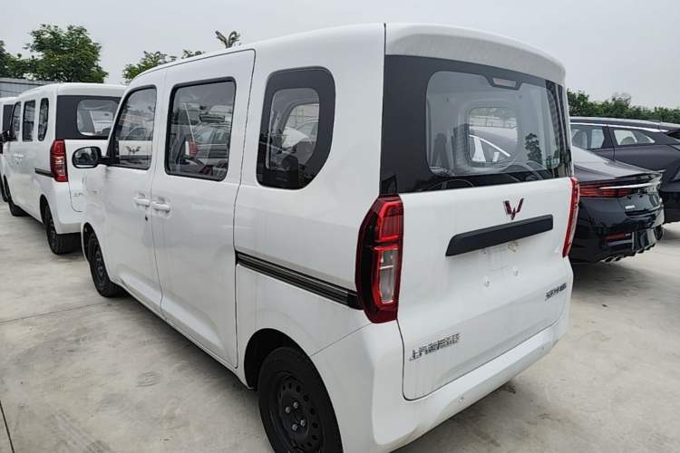 Used Wuling Zhiguang New Energy 2025 Standard Model Exterior 2