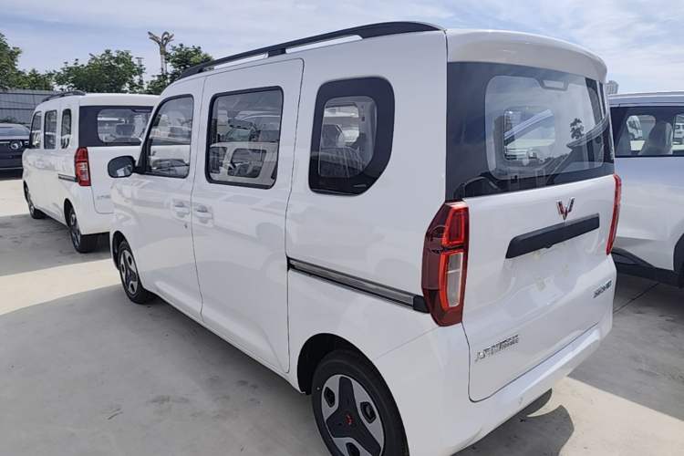 Used Wuling Zhiguang New Energy 2025 Model 305km Ambitious Edition Exterior 2