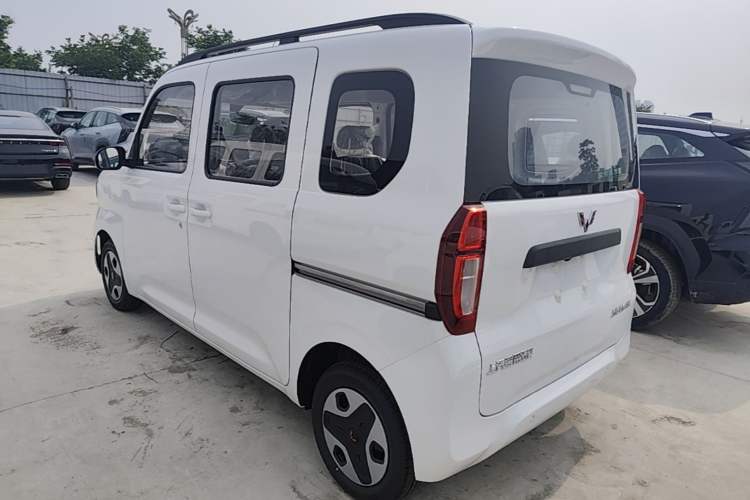 Used Wuling Zhiguang New Energy 2025 Model 305km Ambitious Edition Exterior 2