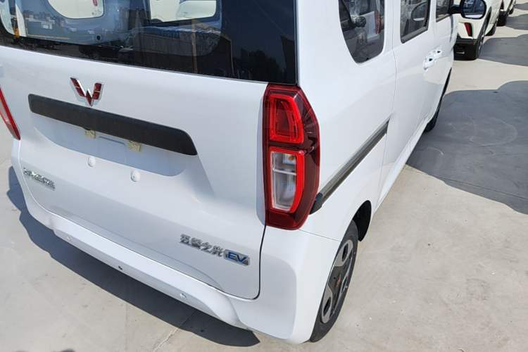 Used Wuling Zhiguang New Energy 2025 Model 305km Ambitious Edition Exterior 3