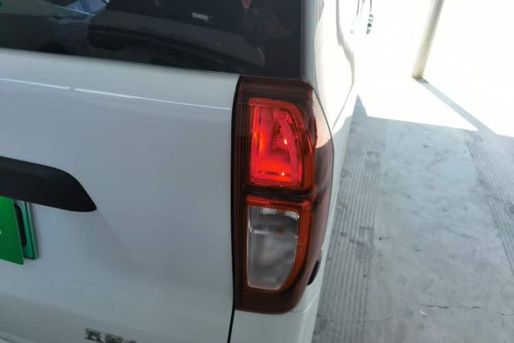 Used Wuling Zhiguang New Energy 2025 Model 305km Ambitious Edition Exterior 3