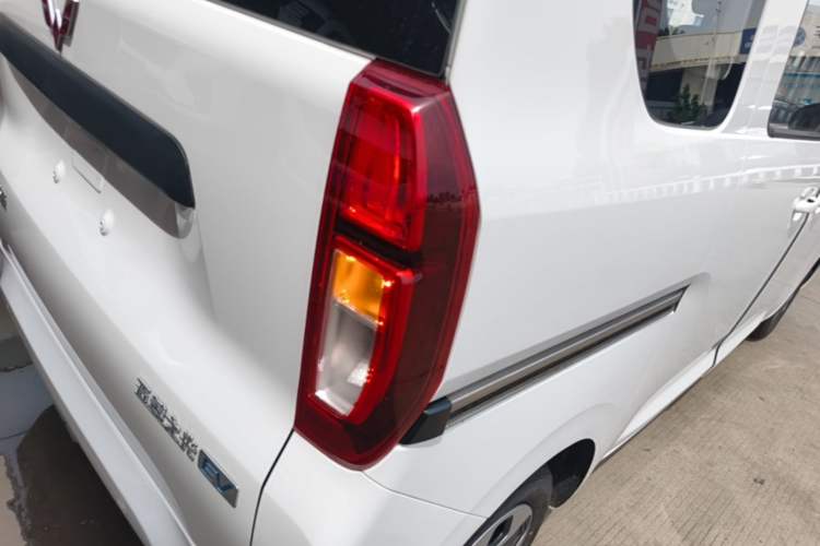 Used Wuling Zhiguang New Energy 2025 Model 305km Ambitious Edition Exterior 3
