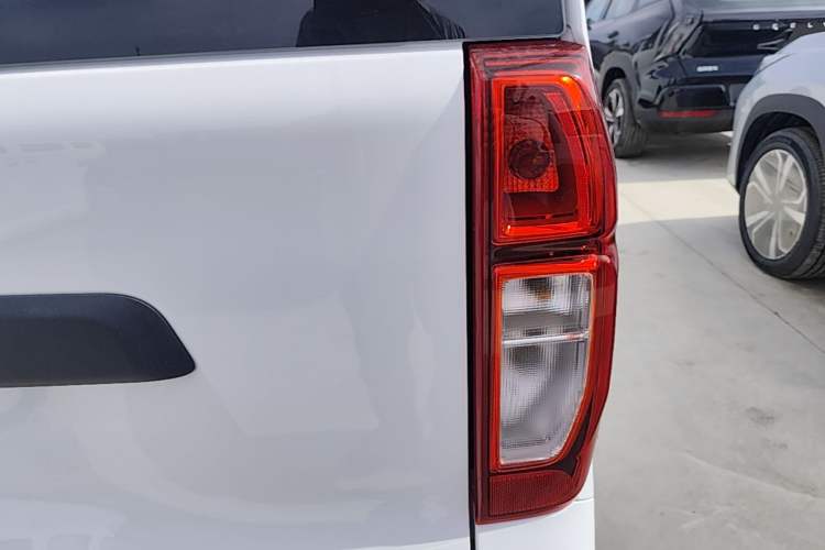 Used Wuling Zhiguang New Energy 2025 Model 305km Ambitious Edition Exterior 3