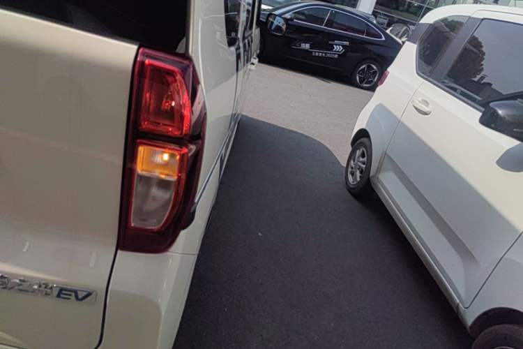 Used Wuling Zhiguang New Energy 2025 Comfort Model Exterior 3