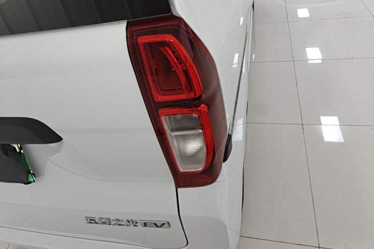 Used Wuling Zhiguang New Energy 2025 Model 305km Ambitious Edition Exterior 3