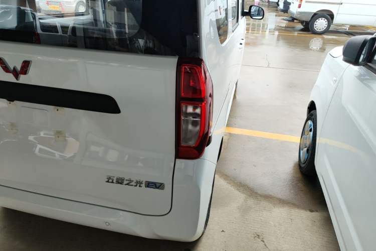 Used Wuling Zhiguang New Energy 2025 Model 305km Ambitious Edition Exterior 3