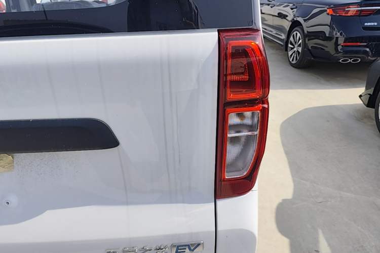 Used Wuling Zhiguang New Energy 2025 Standard Model Exterior 3
