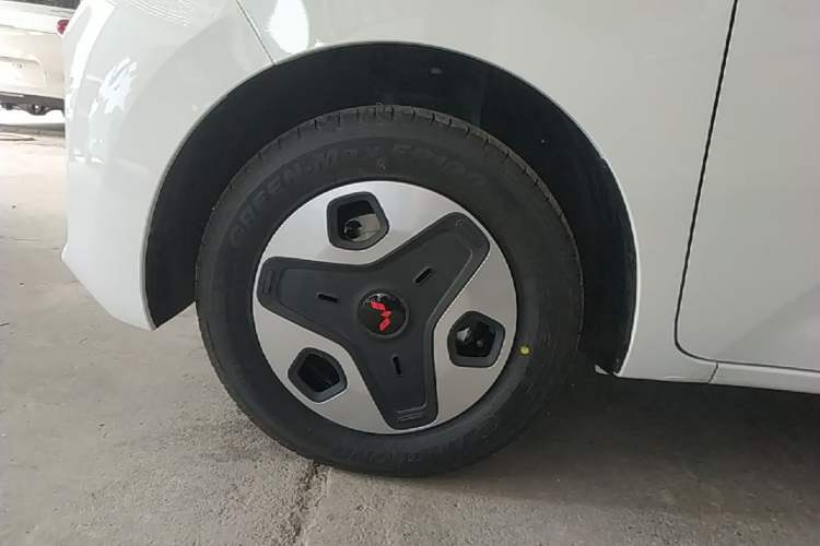 Used Wuling Zhiguang New Energy 2025 Model 305km Ambitious Edition Exterior 4