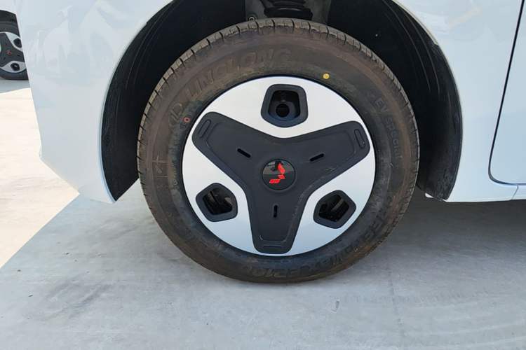 Used Wuling Zhiguang New Energy 2025 Model 305km Ambitious Edition Exterior 4