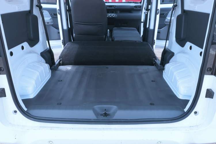 Used Wuling Zhiguang New Energy 2025 Model 305km Ambitious Edition Exterior 6