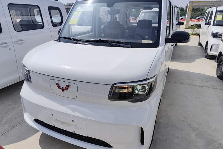 Used Wuling Zhiguang New Energy 2025 Model 305km Ambitious Edition Front