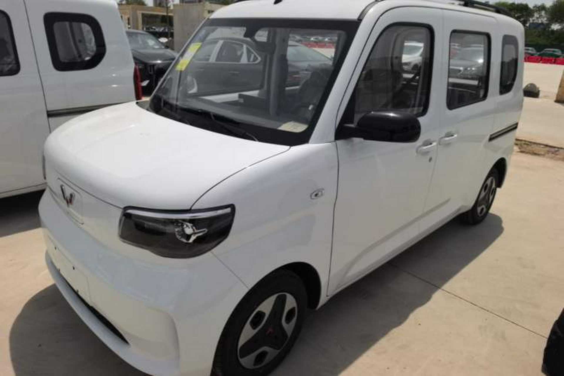 Used Wuling Zhiguang New Energy 2025 Model 305km Ambitious Edition Front Left 45 Deg