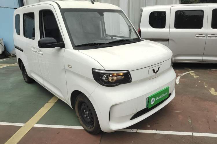Used Wuling Zhiguang New Energy 2025 Standard Model Front Right 45 Deg