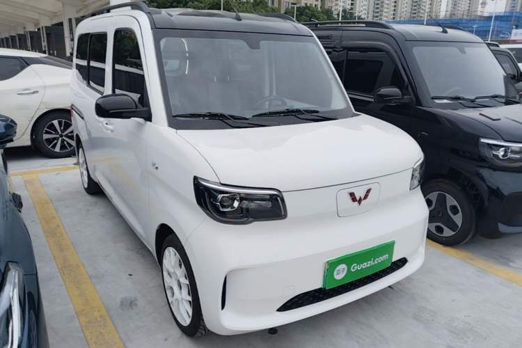 Used Wuling Zhiguang New Energy 2025 Model 305km Ambitious Edition Front Right 45 Deg