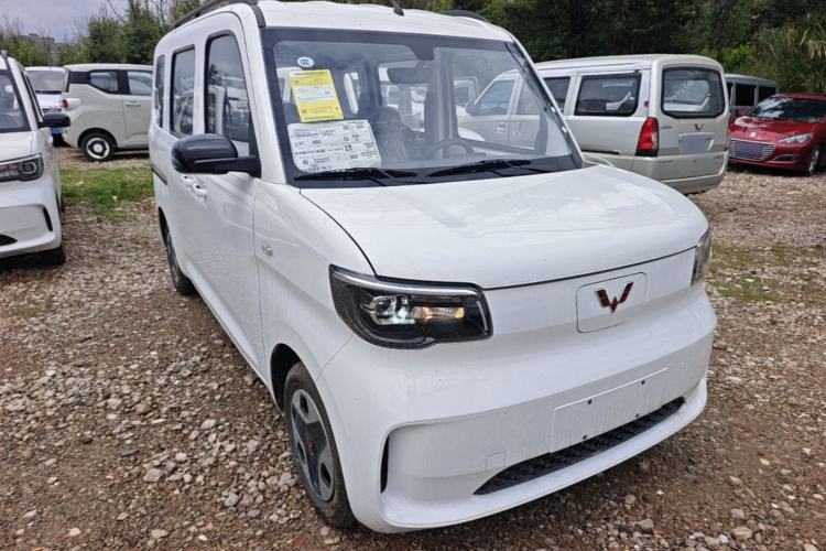 Used Wuling Zhiguang New Energy 2025 Model 305km Ambitious Edition Front Right 45 Deg