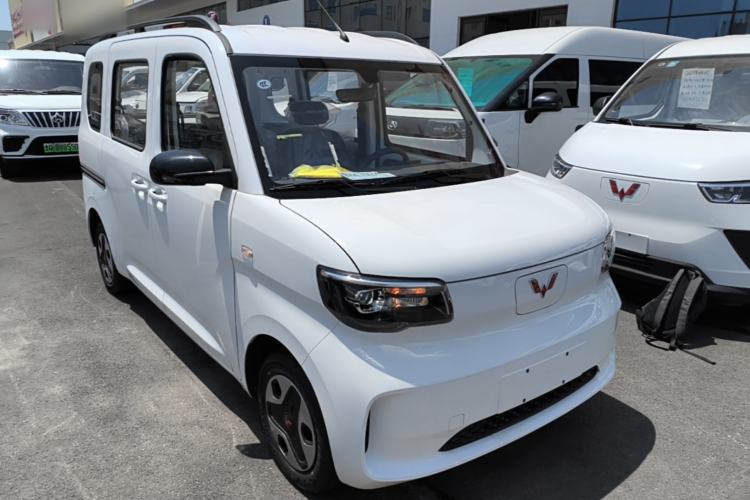 Used Wuling Zhiguang New Energy 2025 Model 305km Ambitious Edition Front Right 45 Deg