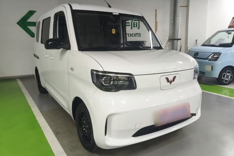 Used Wuling Zhiguang New Energy 2025 Standard Model Front Right 45 Deg