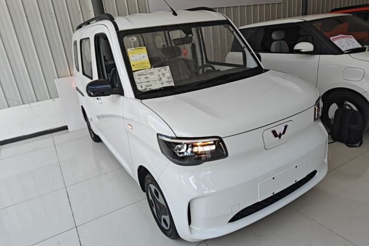 Used Wuling Zhiguang New Energy 2025 Model 305km Ambitious Edition Front Right 45 Deg