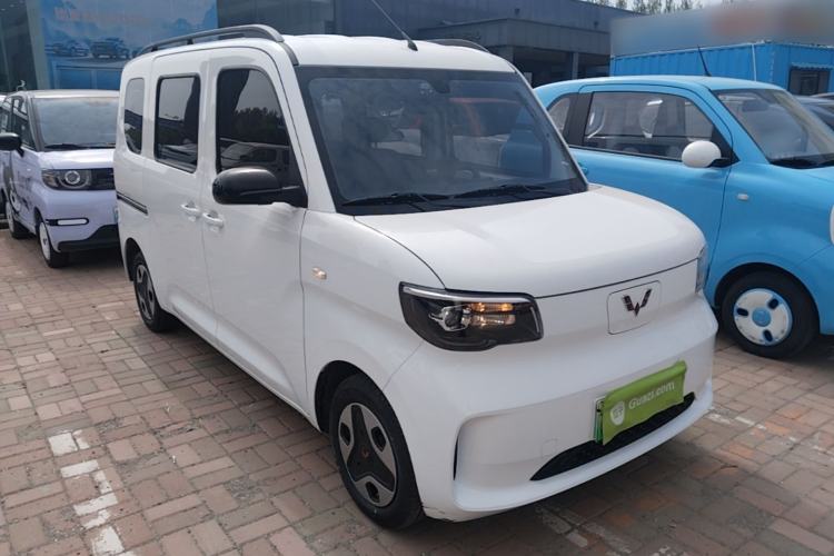 Used Wuling Zhiguang New Energy 2025 Comfort Model Front Right 45 Deg