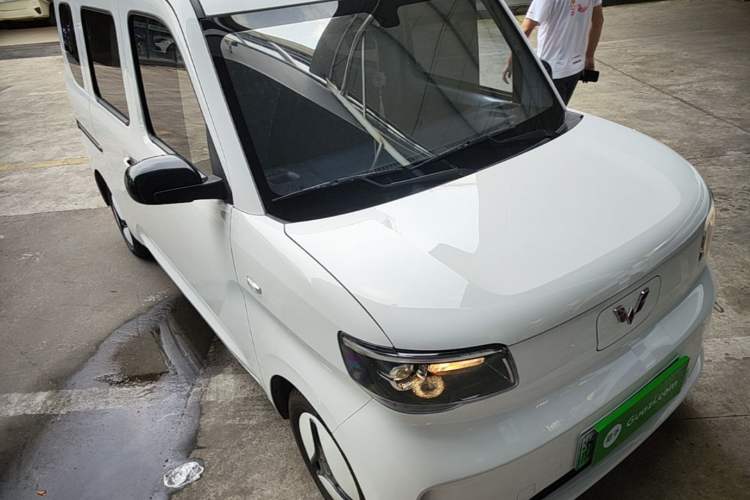 Used Wuling Zhiguang New Energy 2025 Standard Model Front Right 45 Deg